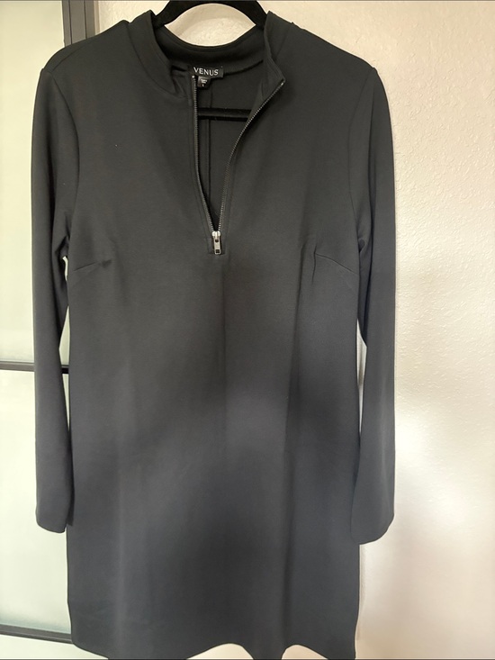 VENUS Dresses & Skirts - VENUS Black Long Sleeve Zip-Up Shift Dress